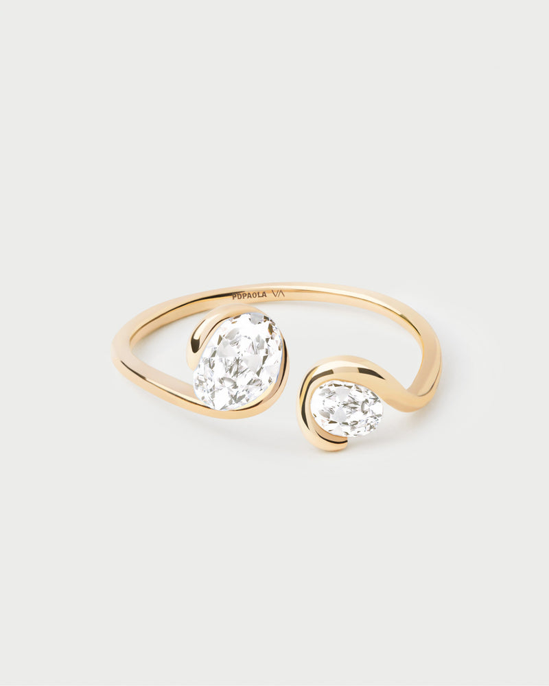 Diamonds and gold Lea ring - 
  
    18K Gold
  
