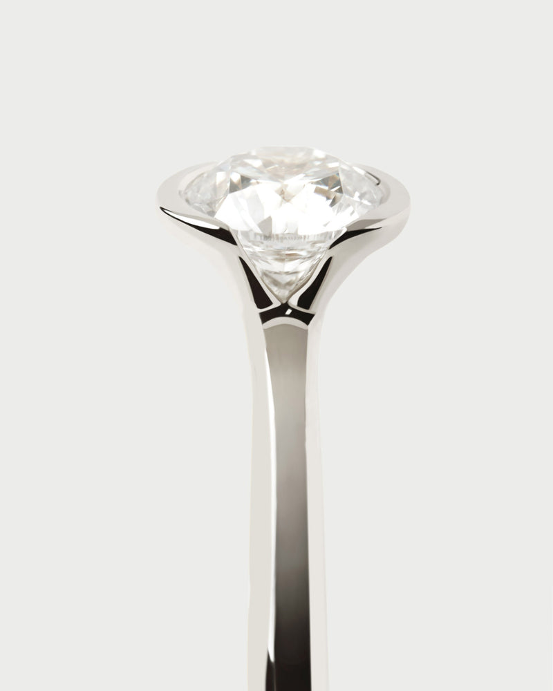 Diamond and white gold Grace solitary ring - 
  
    18K White gold / Rhodium silver plating
  
