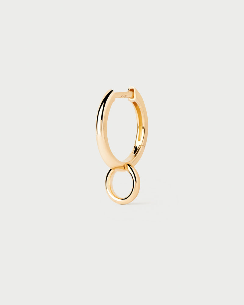 Sleek single hoop in solid yellow gold with a swinging circle pendant